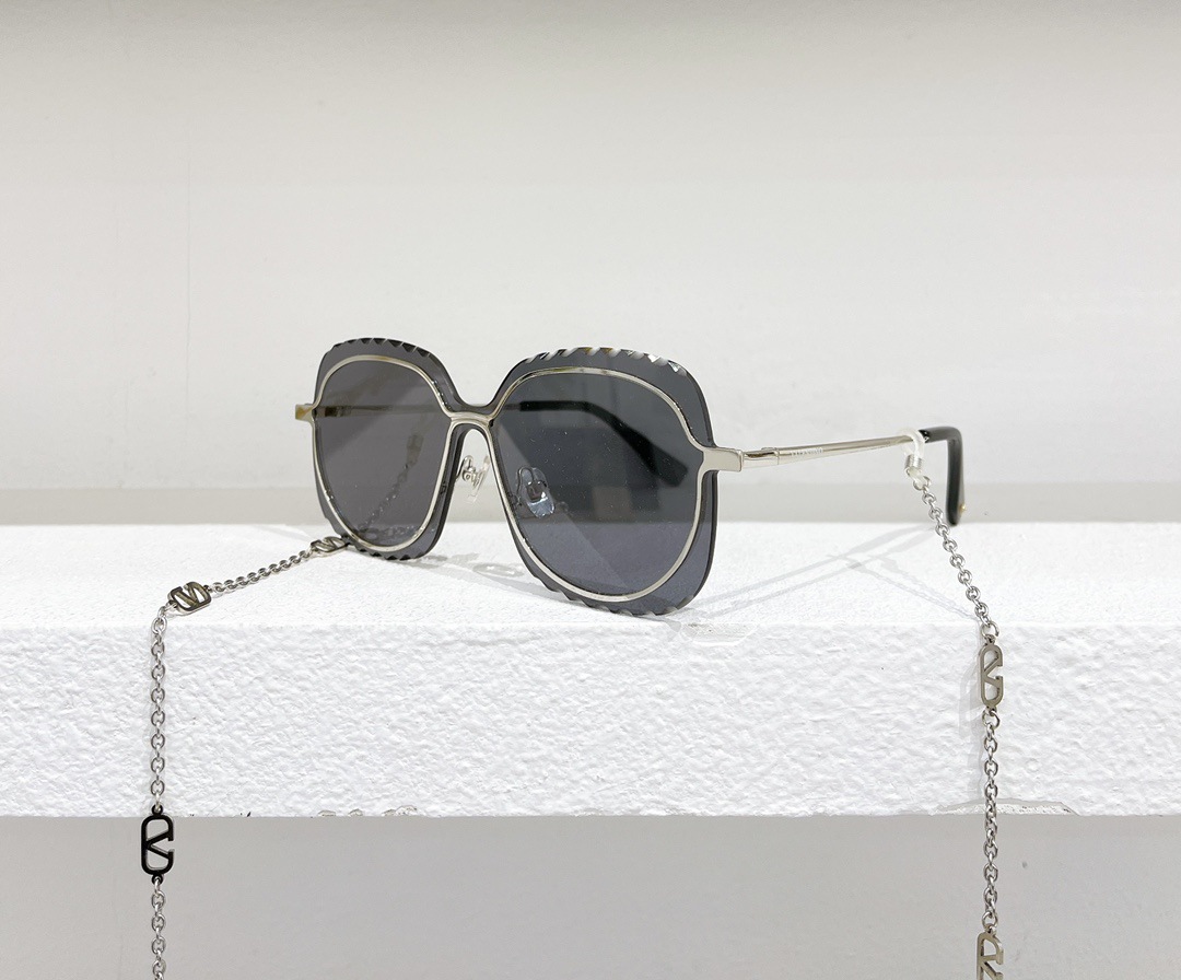 Designer Large Frame Oversized Ladies Square Cat Eye Sunglasses With Diamonds